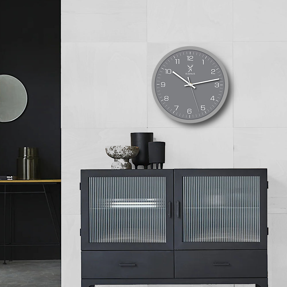 Holzwerk FRIEDBERG Designer Holz Quarz Wanduhr ohne Tick-Geräusche in grau, 30 cm Durchmesser, Wandmontage