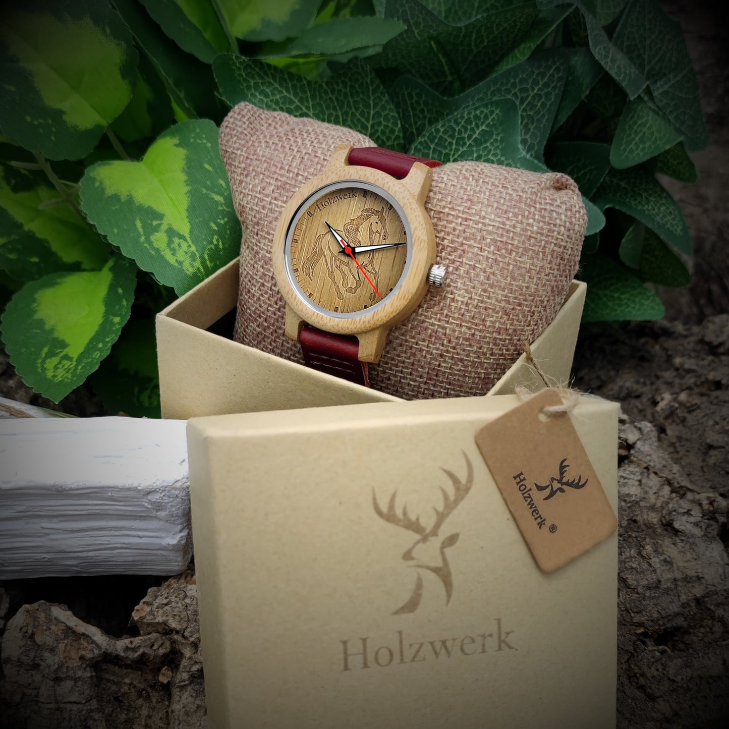 Holzwerk TORI RED Damenuhr, Beiges Ziffernblatt mit Pferd-Motiv und dunkelrotem Lederarmband in Holzwerk Verpackung