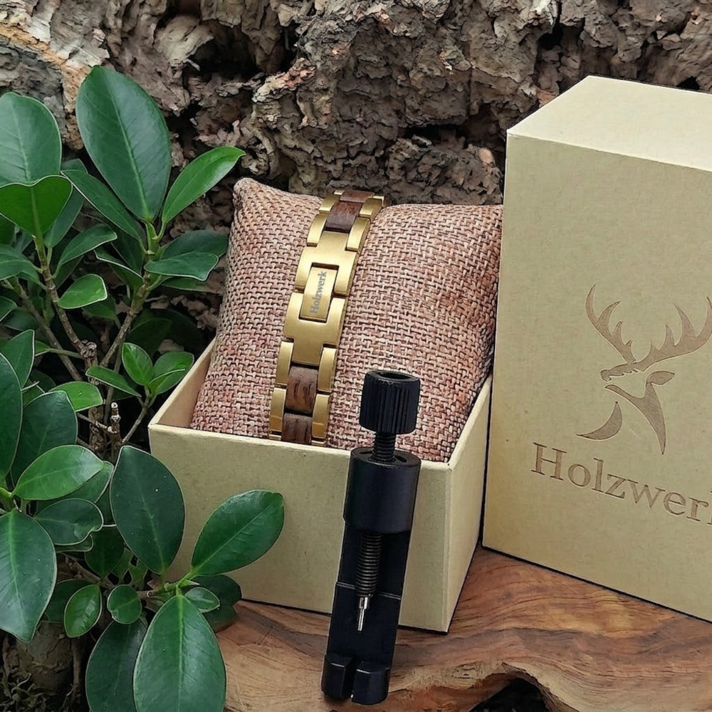 Holzwerk LEHNSEE gold-braunes Holz Armband aus Walnussholz und Edelstahl mit Gliederkonstruktion in Holzwerk Uhrenbox