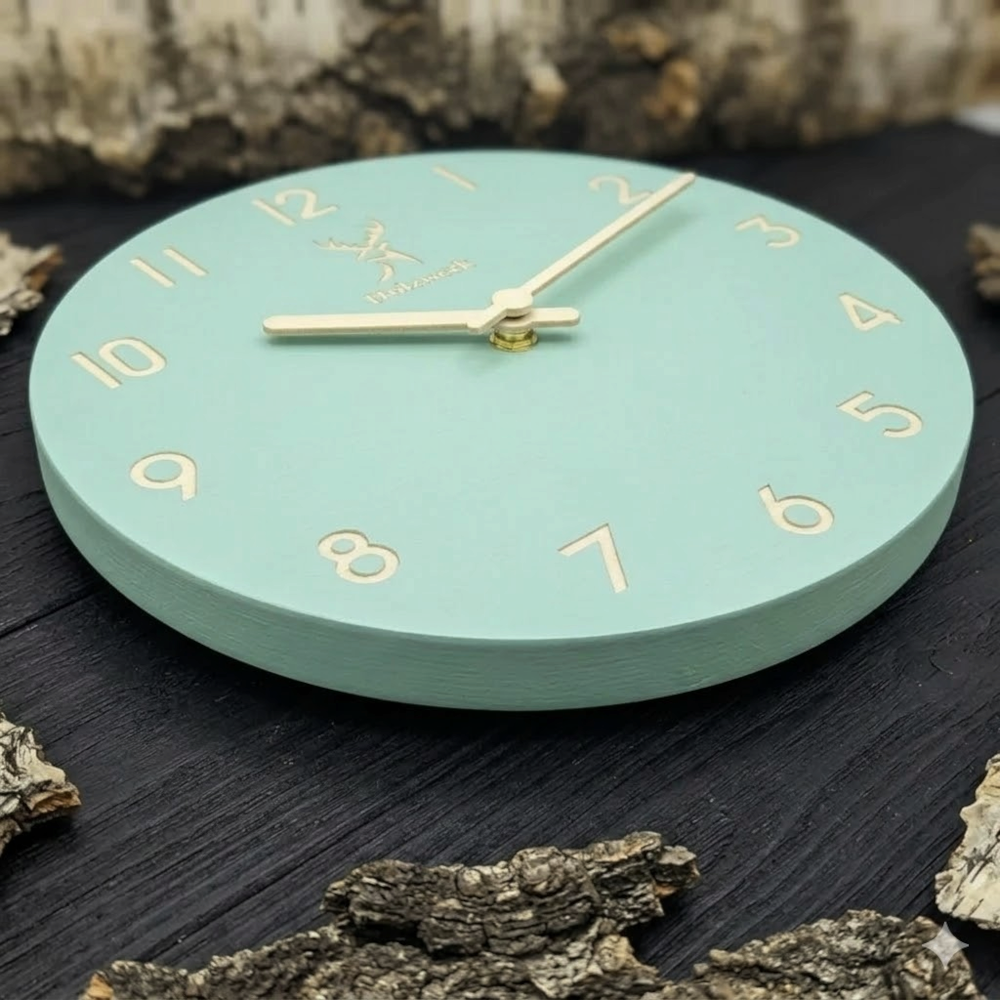 Holzwerk LIMBURG 25 cm moderne Holz-Funk Wanduhr in mintgrün aus Vollholz mit Metallzeigern, Untersicht auf Holz platziert