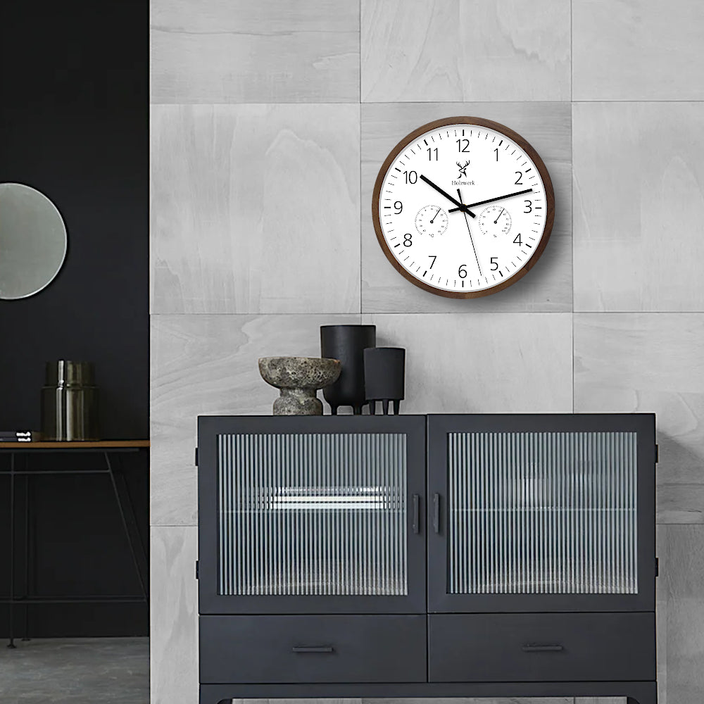 Wandmontage der Holzwerk WEGBERG Designer Holz Quarz Wanduhr mit integrierter Temperatur- und Luftfeuchtigkeitsanzeige, 30 cm Durchmesser