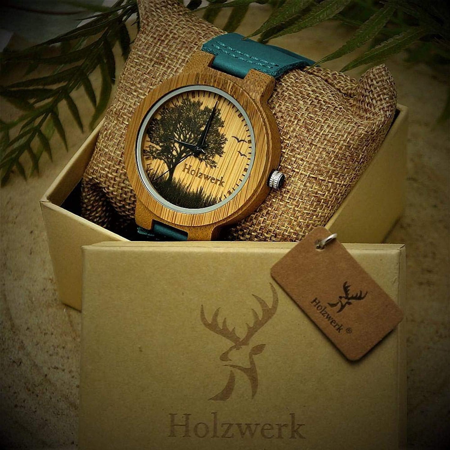 Holzwerk ETTINGEN Unisexuhr mit beige-schwarzem Zifferblatt mit Baum-Motiv und türkisem Lederarmband in Holzwerk Verpackung