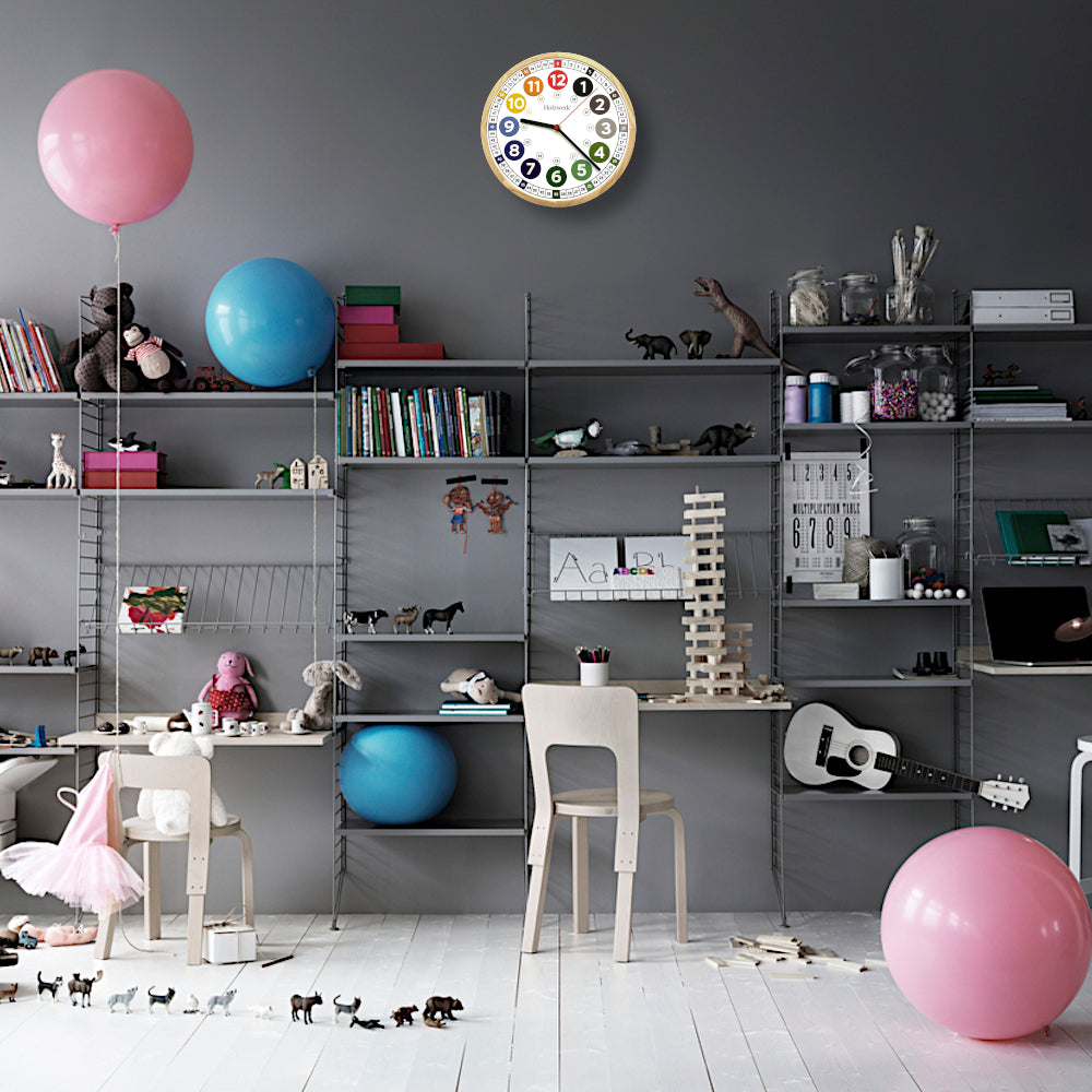 Holzwerk Kinder-Wanduhr MIO & MIA 25 cm aus Naturholz mit buntem & weißem Zifferblatt, nahezu lautlos im Kinderzimmer hängend