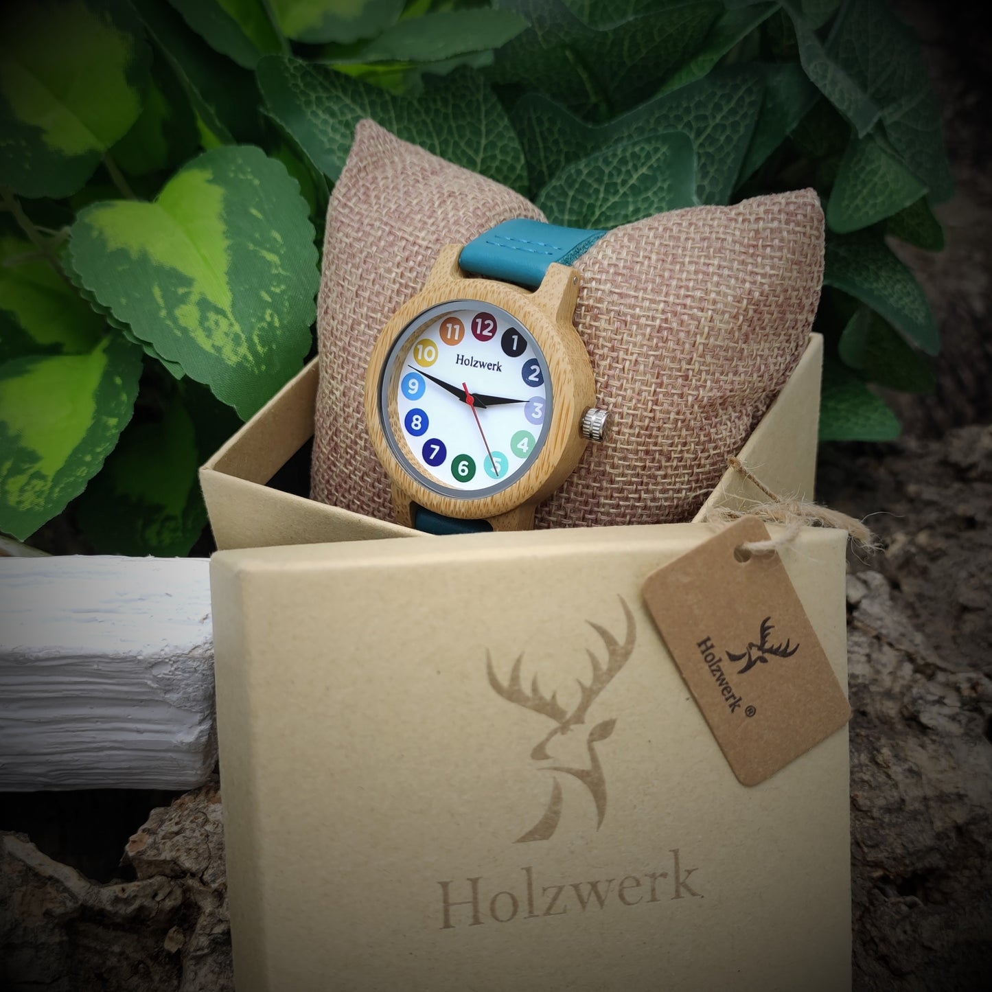 Holzwerk LIL RAINBOW BLUE kleine Kinder und Damenuhr mit blauem Lederarmband und bunten Ziffern in Holzwerk Verpackung