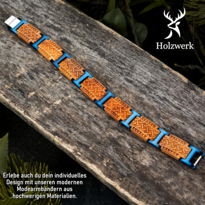 Detailaufnahme des Holzwerk ALATSEE Armbands aus Olivenholz und Edelstahl in Beige und Blau mit Gliederdesign und Klappverschluss