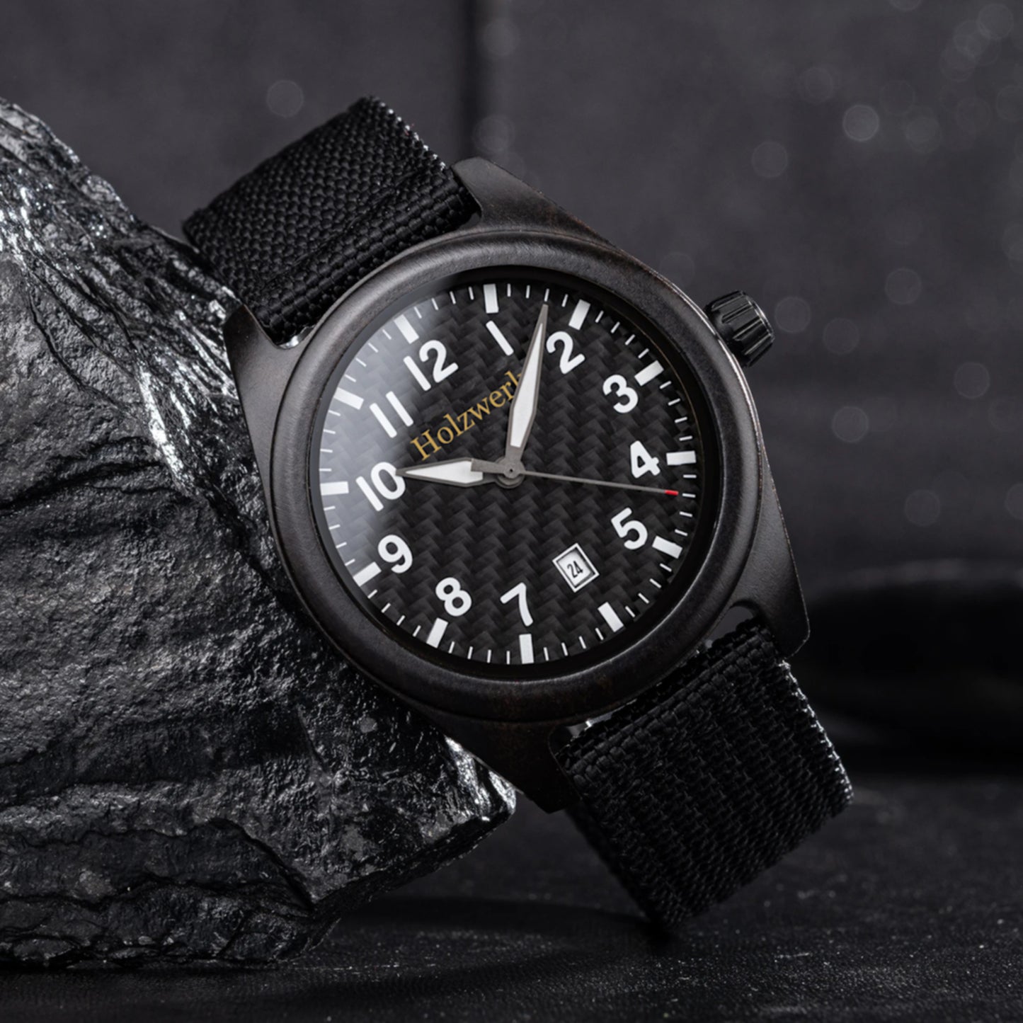 Holzwerk AMRUM Unisex Uhr aus Holz mit schwarzem Zifferblatt, Datumsanzeige und Textil-Nylonarmband, Seitenlage der Quarzuhr