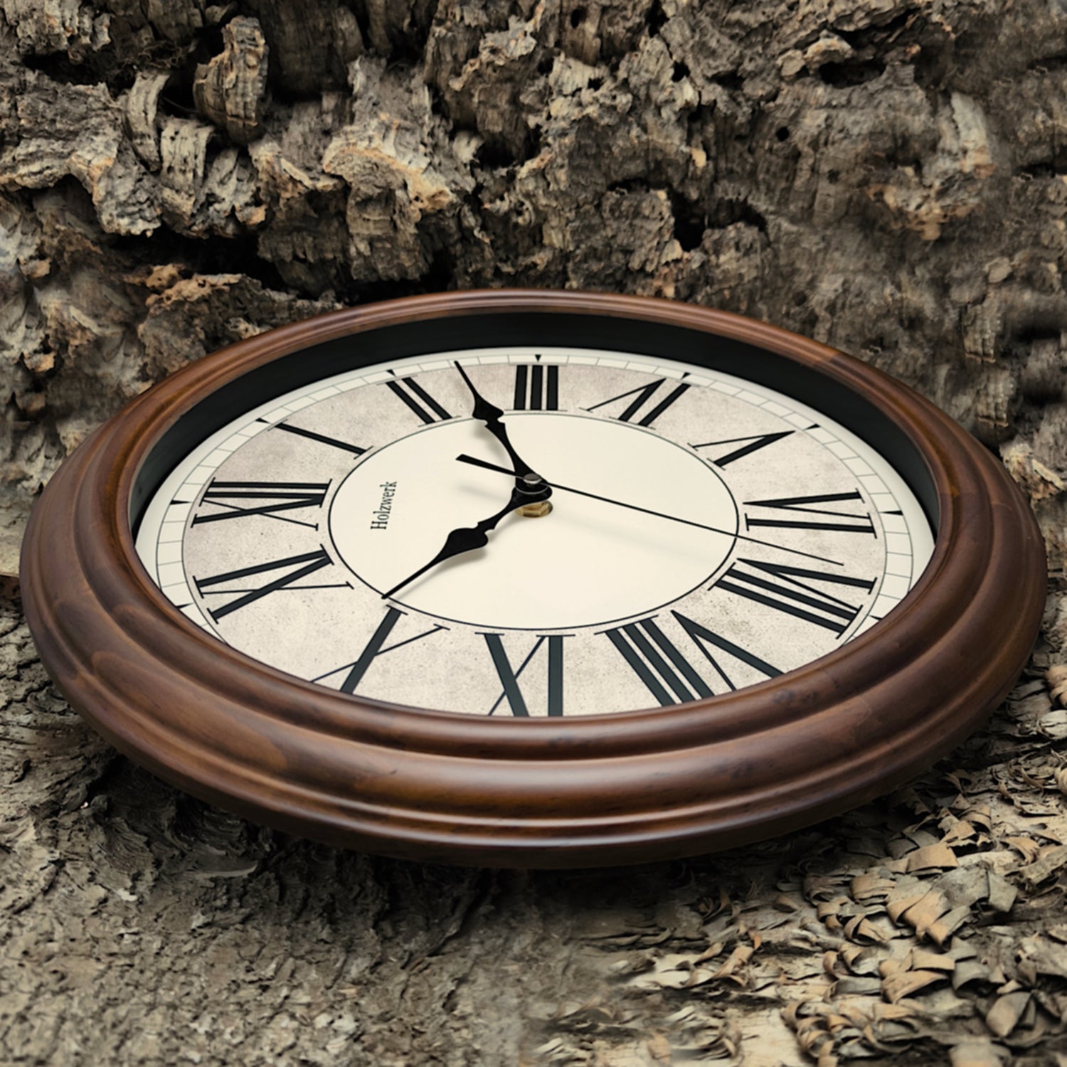 Holzwerk BEDBURG 35 cm Vintage Quarz-Wanduhr mit Seitenansicht links und römischen Ziffern