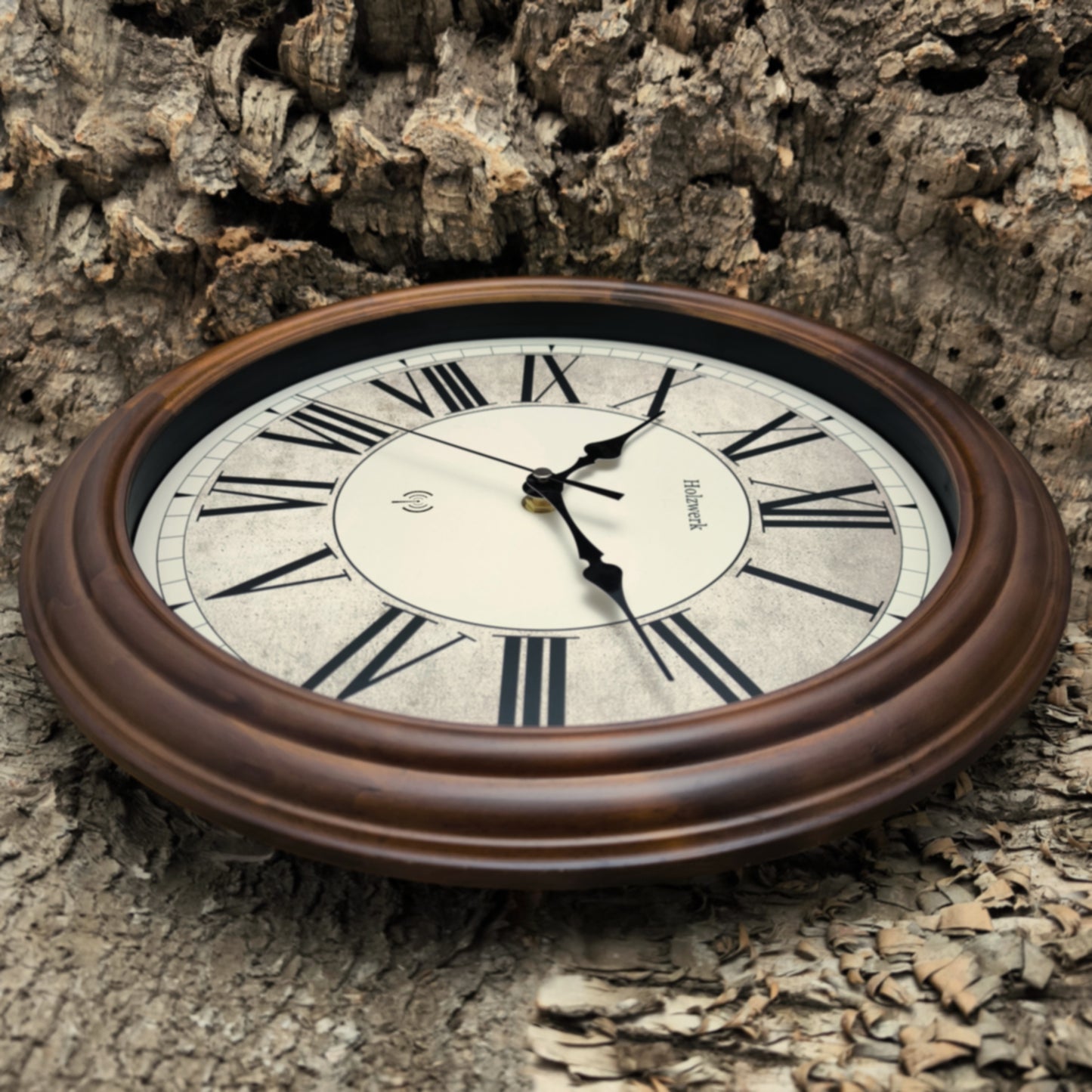 Holzwerk BEDBURG 35 cm Vintage Funk-Wanduhr mit Seitenansicht rechts und römischen Ziffern