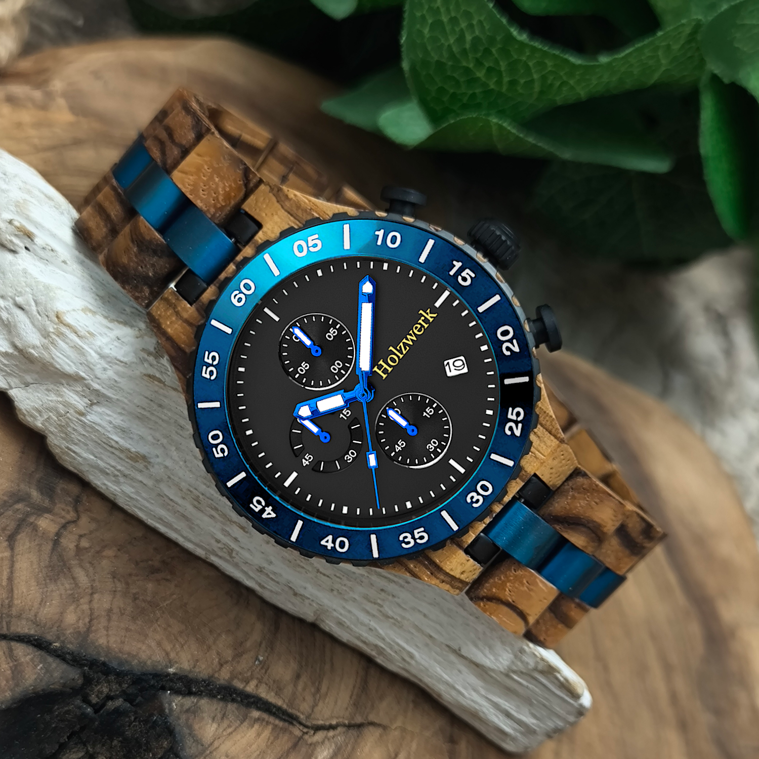 Holzwerk BERGEN Chronographen-Uhr aus Zebra-Holz mit Chronographen, Datum und blau-schwarzem Ziffernblatt, Seitenlage
