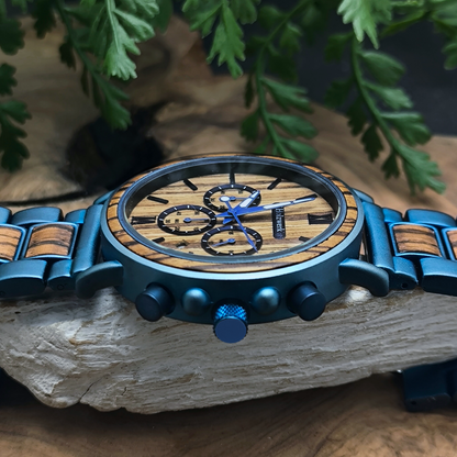 Holzwerk BERLIN Chronographen-Uhr aus Zebrahholz mit Chronographen, Datum und blau-braunem Zifferblatt, Seitenansicht rechts