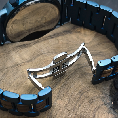 Holzwerk BERLIN Chronographen-Uhr aus Zebrahholz mit Chronographen, Datumsanzeige, Detailansicht der Doppel-Faltschließe