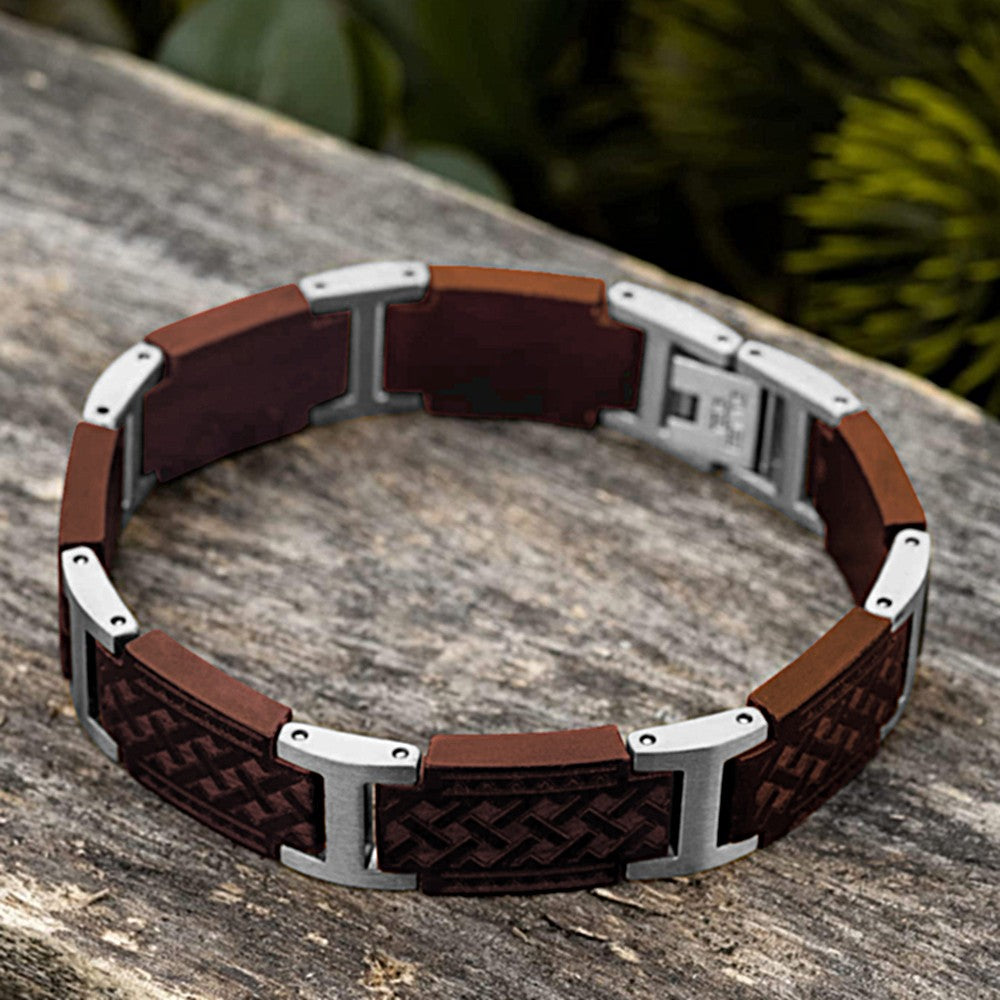 Holzwerk CLASSEE Armband aus Sandelholz und Edelstahl in Silber und Braun mit Gliederdesign in Holzumgebung