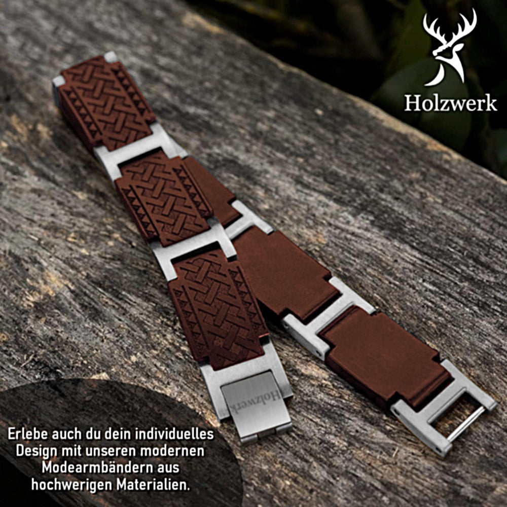 Detailaufnahme des Holzwerk CLASSEE Armbands aus Sandelholz und Edelstahl in Silber und Braun mit Gliederdesign und Logo