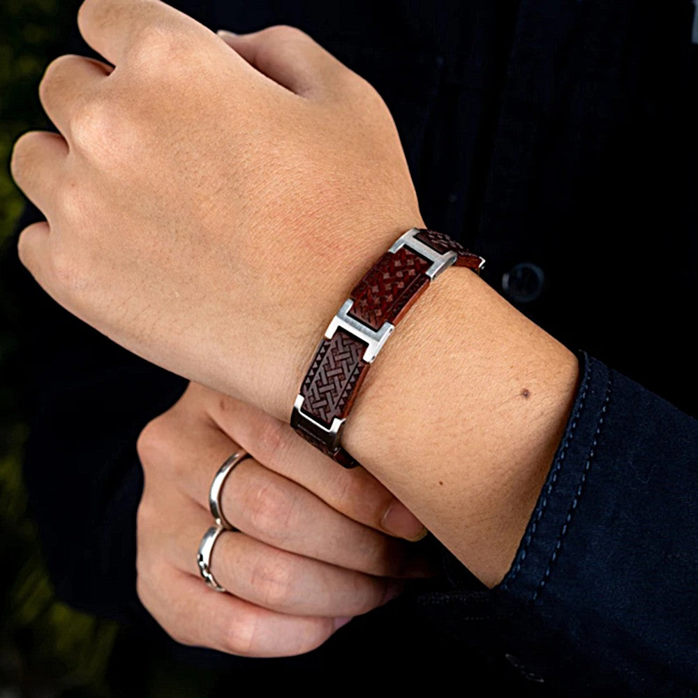 Holzwerk CLASSEE Armband aus Sandelholz und Edelstahl in Silber und Braun mit Gliederdesign am Handgelenk