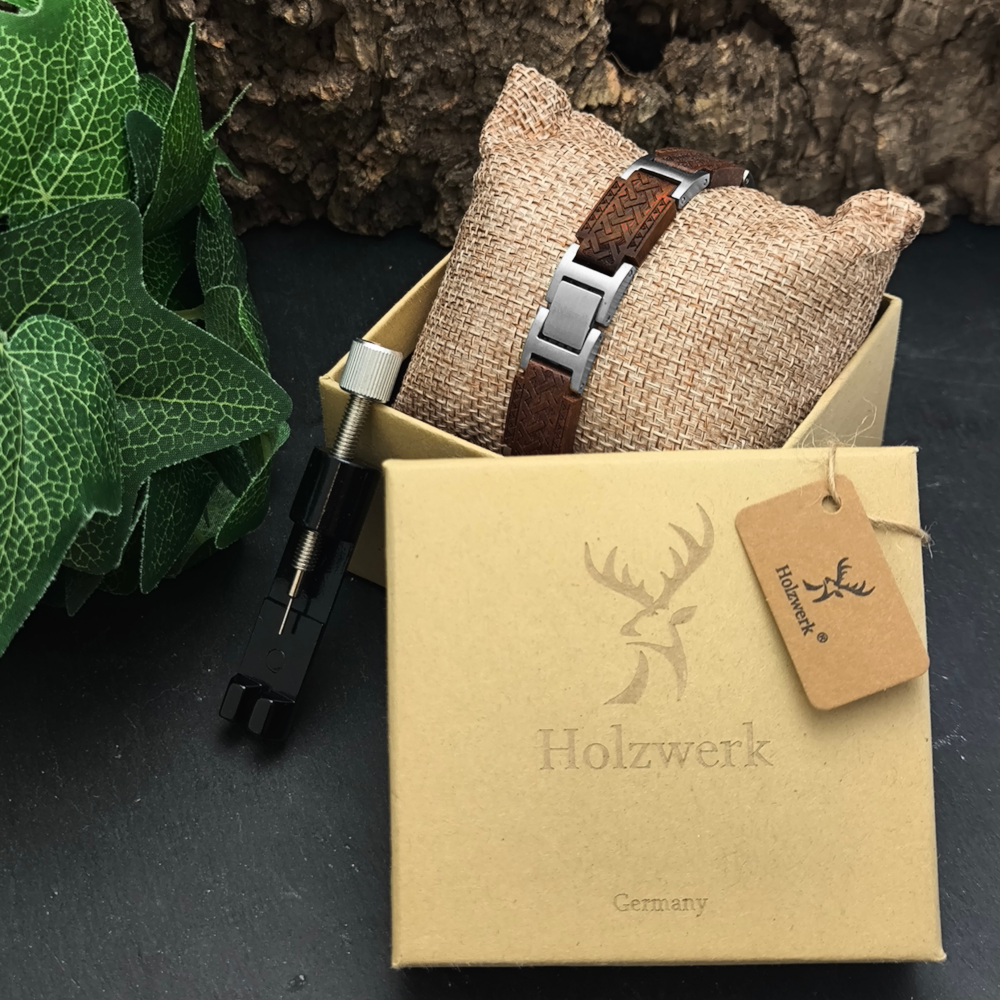Holzwerk CLASSEE Armband aus Sandelholz und Edelstahl in Silber und Braun mit Gliederdesign in Holzwerk Verpackung