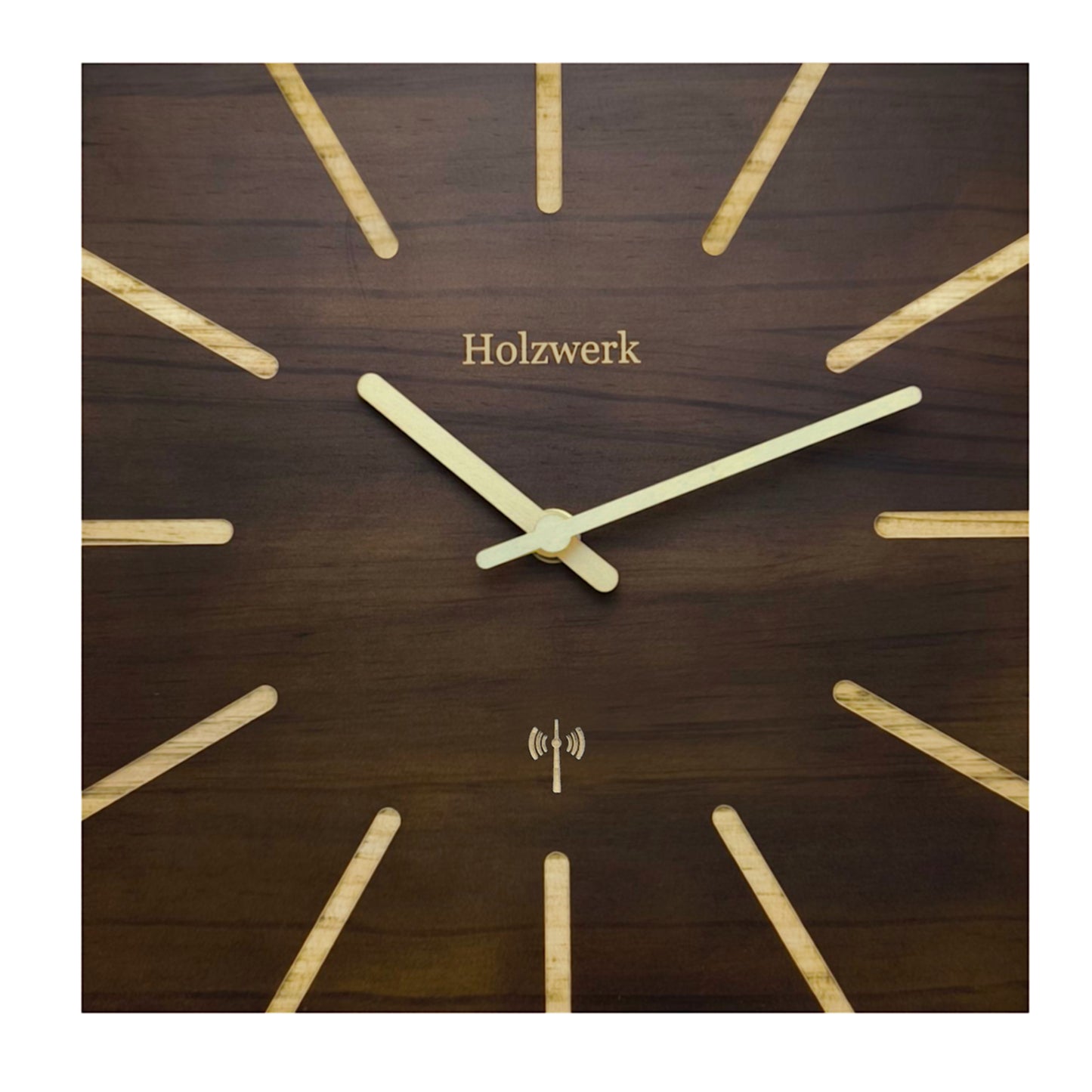 Holzwerk HERZBERG 25 cm moderne Funk-Wanduhr aus Vollholz mit braunem Zifferblatt und Holzzeigern, Frontansicht