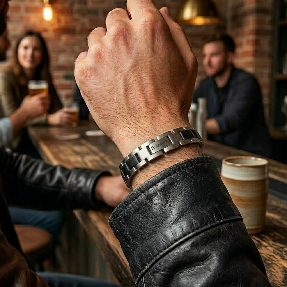 Holzwerk KALKSEE silber-schwarzes  Holz Armband aus Ebonyholz und Edelstahl am Handgelenk getragen