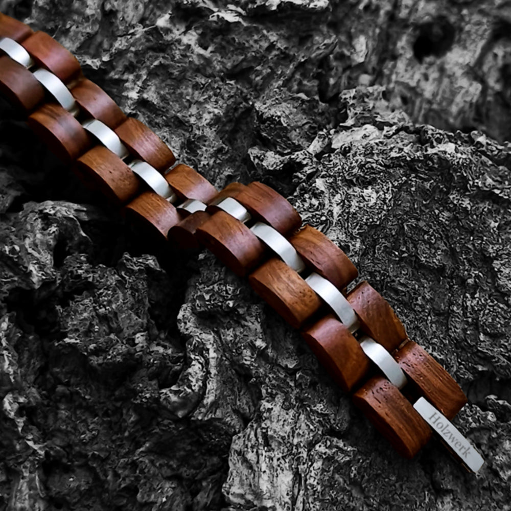 Holzwerk LEHMSEE braun-silbernes Holz Armband aus hochwertigem Sandel und Edelstahl,  Detailaufnahme der Gliederkonstruktion