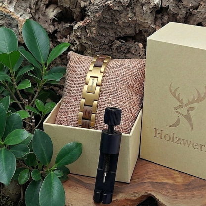Holzwerk LEHNSEE gold-braunes Holz Armband aus Walnussholz und Edelstahl mit Gliederkonstruktion in Holzwerk Uhrenbox