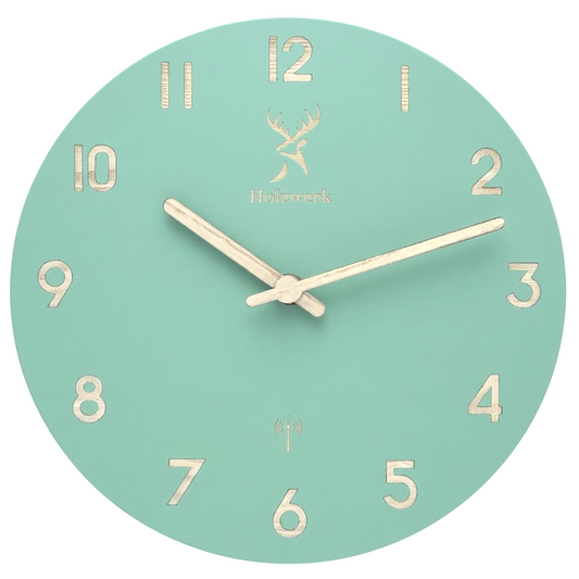 Holzwerk LIMBURG (FUNK) 25 cm moderne Holz-Funk Wanduhr in mintgrün aus Vollholz mit Metallzeigern als Frontansicht