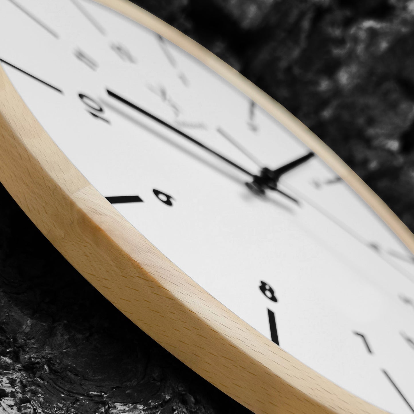Holzwerk LÜNEBURG Holz Wanduhr groß, Wanduhr im skandinavischen Design, 32 cm Holz Quarz Wand-Uhr lautlos ohne Tick-Geräusche, beige, weiß, seitlich liegend
