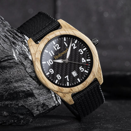 Holzwerk MAINAU Unisex Uhr aus Holz mit schwarzem Zifferblatt, Datumsanzeige und Textil-Nylonarmband, Seitenlage auf Holz
