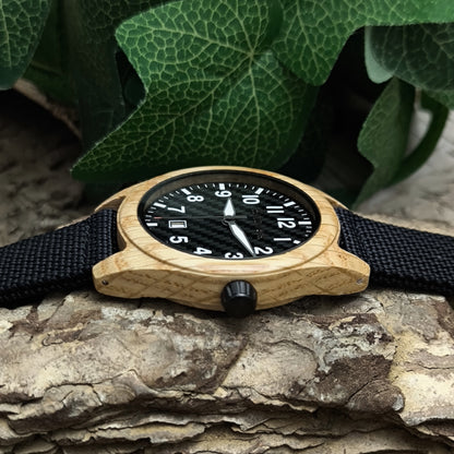 Holzwerk MAINAU Unisex Uhr aus Holz mit schwarzem Zifferblatt, Datumsanzeige und Textil-Nylonarmband, Seitenansicht rechts