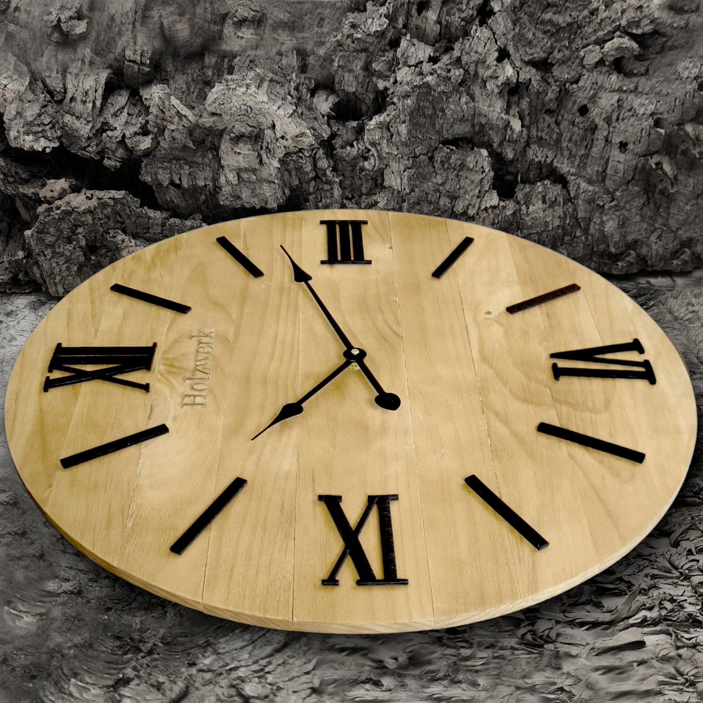 Holzwerk MERZIG 60 cm vintage Holz-Quarz Wanduhr mit römischen Ziffern als Seitenansicht links