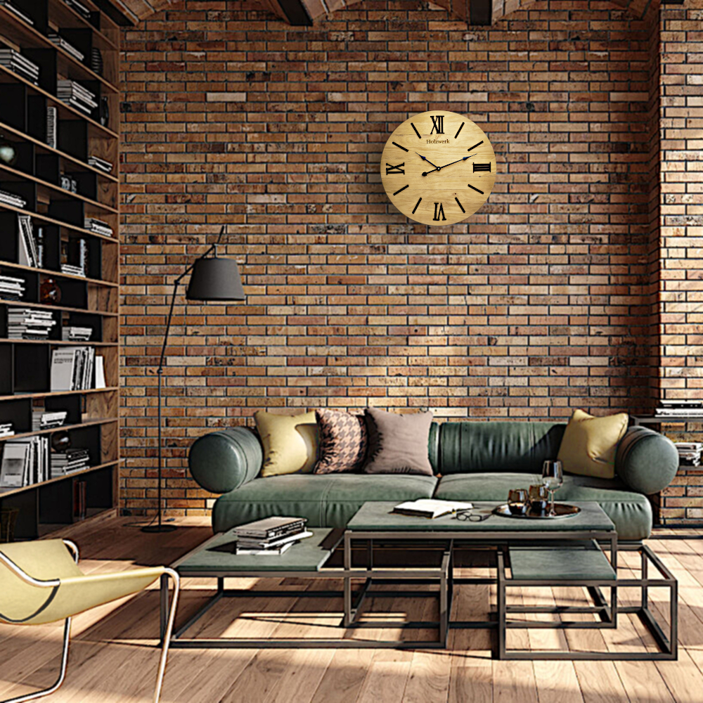 Holzwerk MERZIG 60 cm vintage Holz-Quarz Wanduhr mit römischen Ziffern im Wohnbereich mit Frontansicht