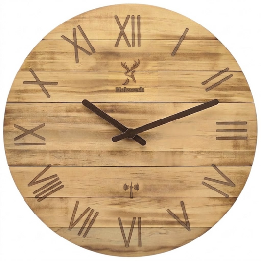 Holzwerk NEUBURG (FUNK) 35 cm moderne Holz-Funk Wanduhr in beige und braun aus Vollholz mit römischen Ziffern als Frontansicht