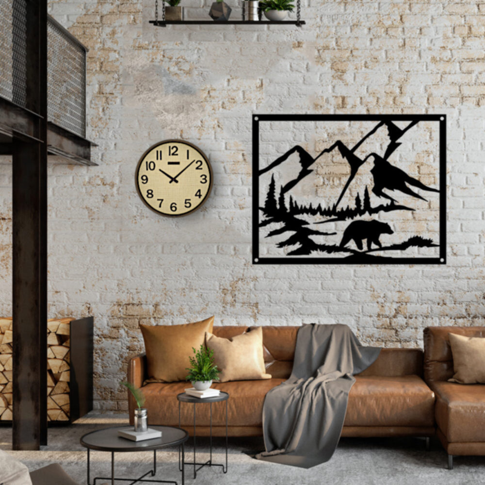 Holzwerk PENZBERG 30 cm Funk-Wanduhr aus Vollholz mit beigem Zifferblatt und braunen Zeigern im Wohnbereich