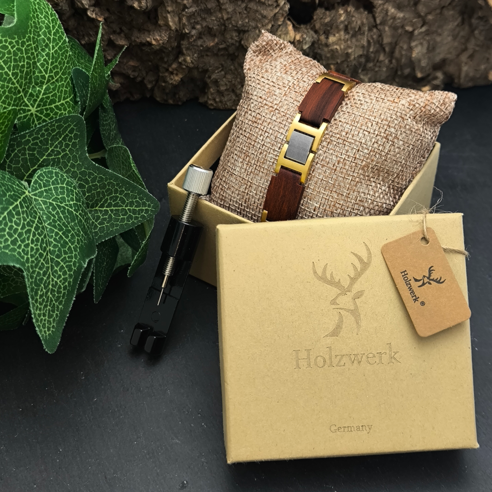 Holzwerk RIEDSEE Armband aus Sandelholz und Edelstahl in Braun und Silber in Holzwerk Verpackung
