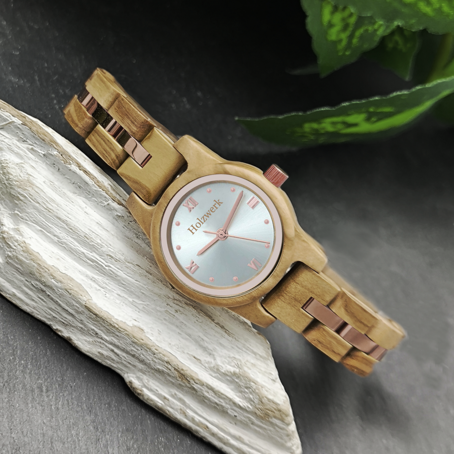 Holzwerk ROSENHEIM Damen Armbanduhr aus Olivenholz mit silber-roségoldenem Zifferblatt und römischen Ziffern, Seitenlage 