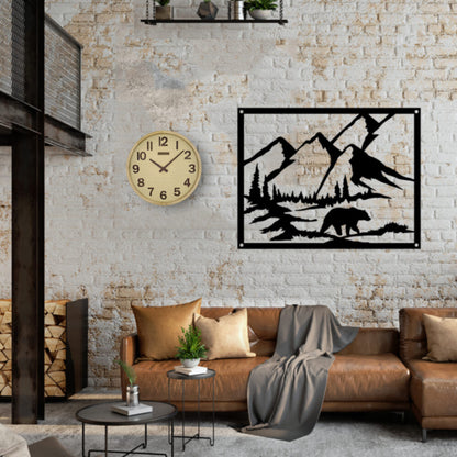 Holzwerk SAARBURG 30 cm Quarz-Wanduhr mit Rattan Design, beigem Zifferblatt und braunen Zeigern im Wohnbereich