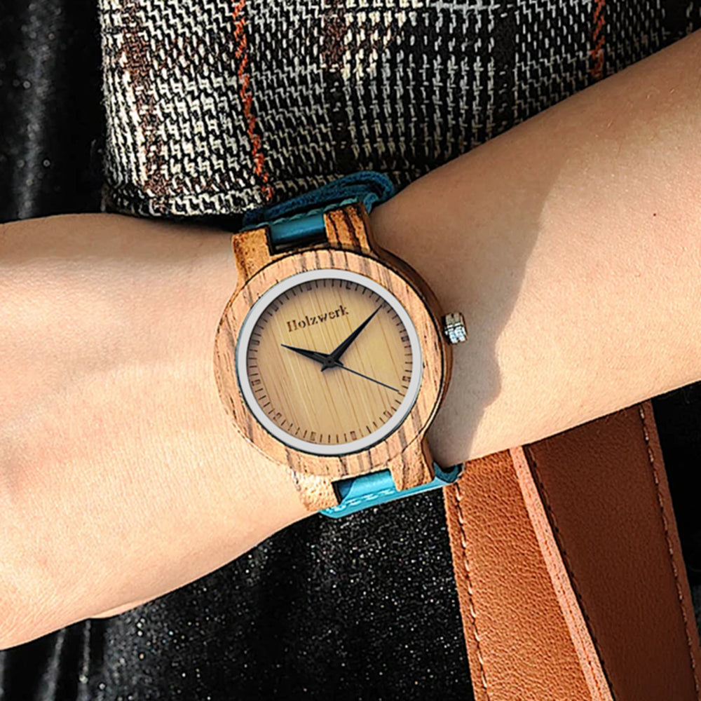 Holzwerk SINA BLUE Damen Quarzuhr aus Holz mit beigem Zifferblatt, blauem Lederarmband am Handgelenk