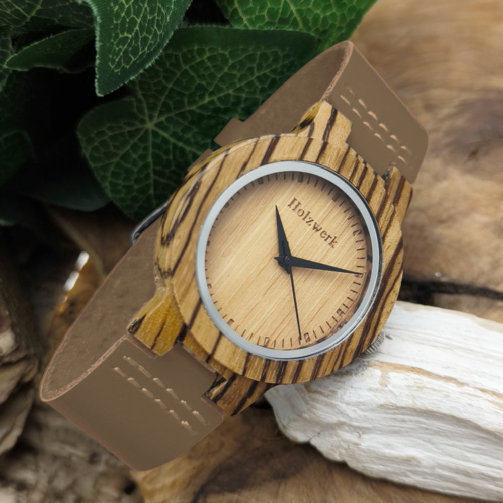 Holzwerk SINA BROWN Damenuhr aus Holz mit beigem Zifferblatt, braunem Lederarmband und analogem Quarzwerk, Seitenlage