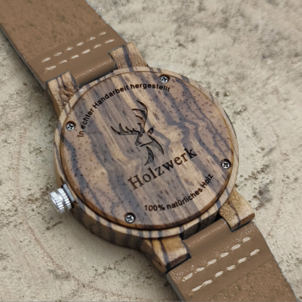 Holzwerk SINA BROWN Damenuhr aus Holz mit beigem Zifferblatt, braunem Lederarmband, Detailaufnahme des Gehäusebodens