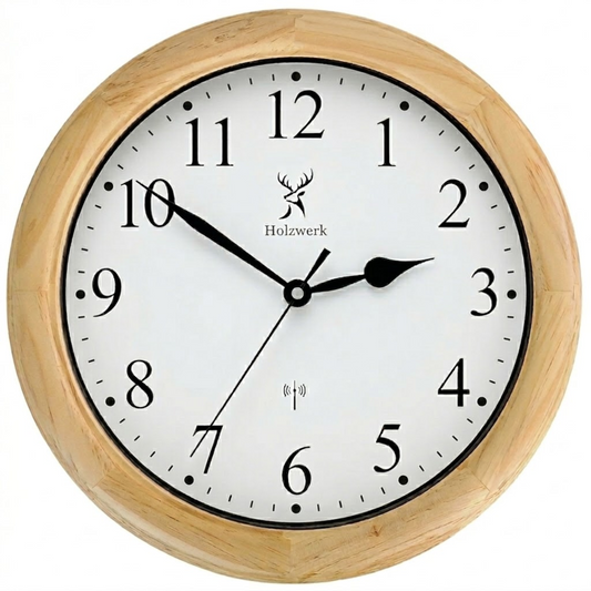Holzwerk SONNEBERG (FUNK) 35 cm moderne Holz-Funk Wanduhr in Beige und Weiss aus Vollholz mit Metallzeigern als Frontansicht