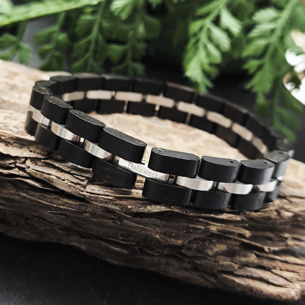 Holzwerk STEINSEE braun-silbernes  Holz Armband aus Ebenholz und Edelstahl mit Gliederkonstruktion in Holzumgebung