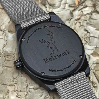 Holzwerk USEDOM Unisex Uhr aus Holz mit schwarzem Zifferblatt und Datumsanzeige, Detailansicht des Gehäusebodens