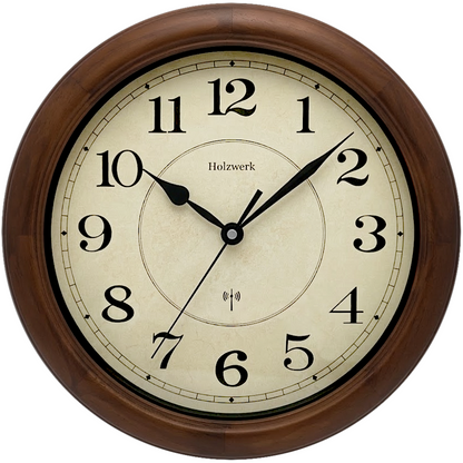 Holzwerk WITTENBURG (FUNK) 35 cm robuste vintage Holz-Funk Wanduhr aus Vollholz in Beige und Braun mit Metallzeigern als Frontansicht