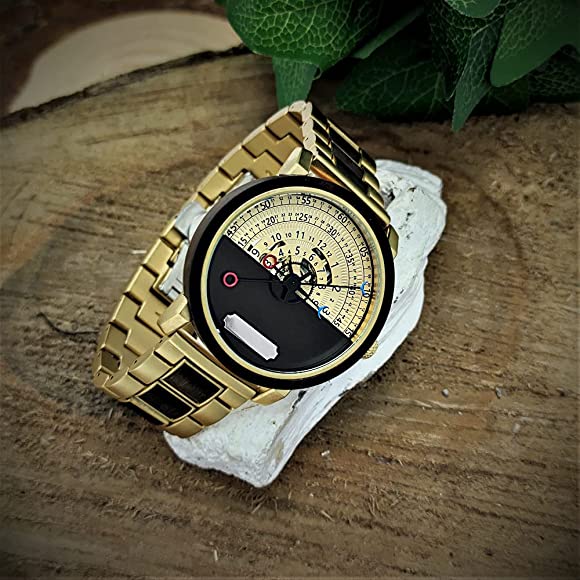 Holzwerk HERNE Automatik-Uhr in gold-schwarz mit Holzring, schwarz-goldenem Ziffernblatt mit offener Unruhe, Seitenlage rechts